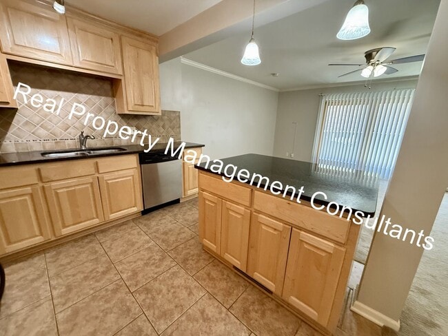 Building Photo - 2 Bedroom In Westport Rent Special