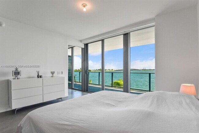 Building Photo - 3131 NE 7th Ave