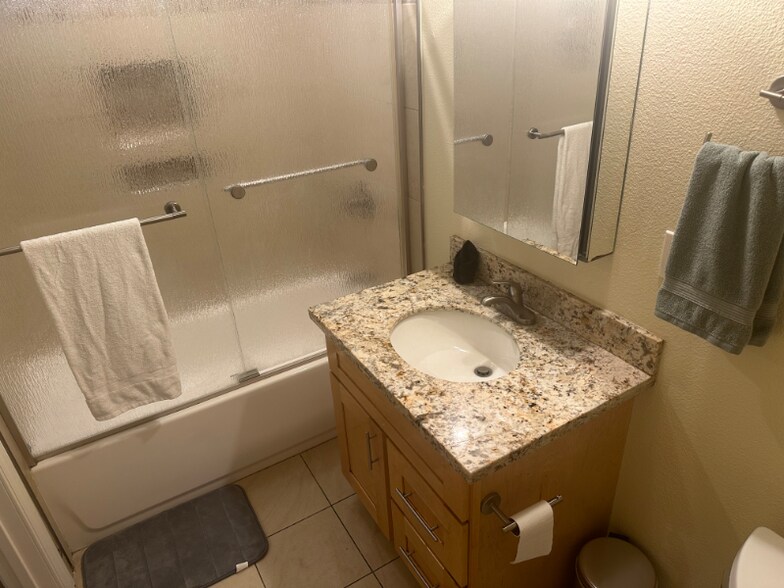 Building Photo - 648 Arrowhead Dr