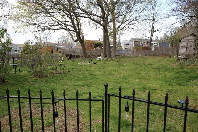 Building Photo - 134 Baldwin St