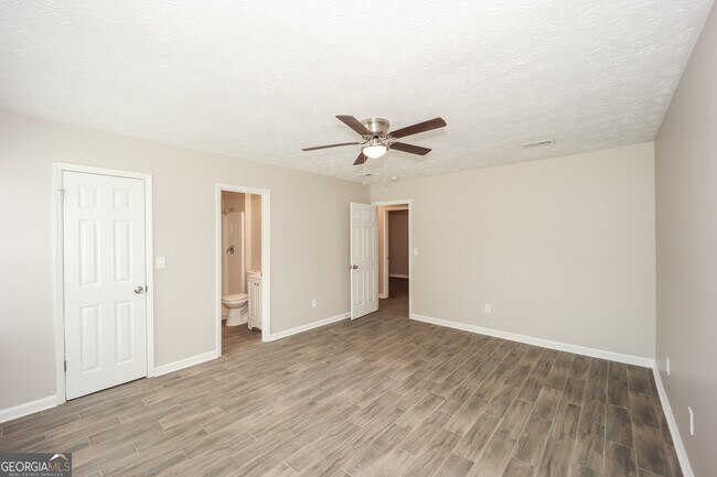 Building Photo - 1017 Lombardy Way