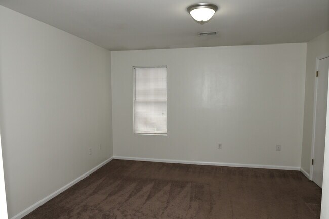 Building Photo - GAR