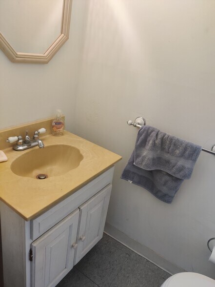 Half Bathroom - 721 Ivy St