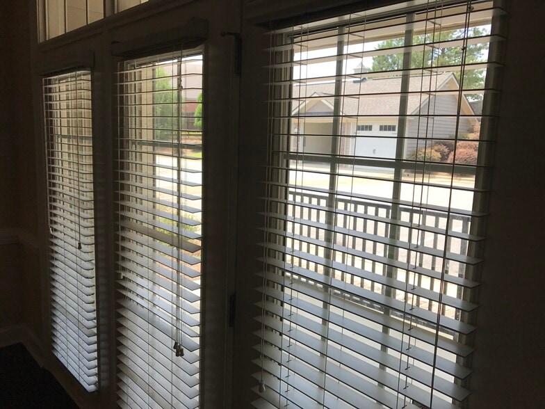 Building Photo - 1931 Dante Ln