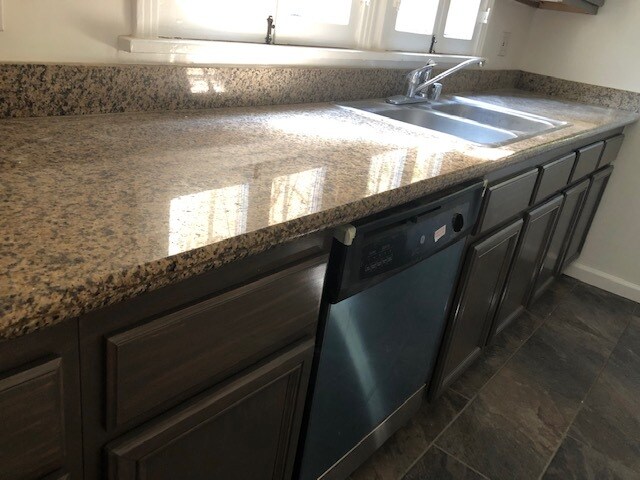 Building Photo - 410 N Orange Grove Ave