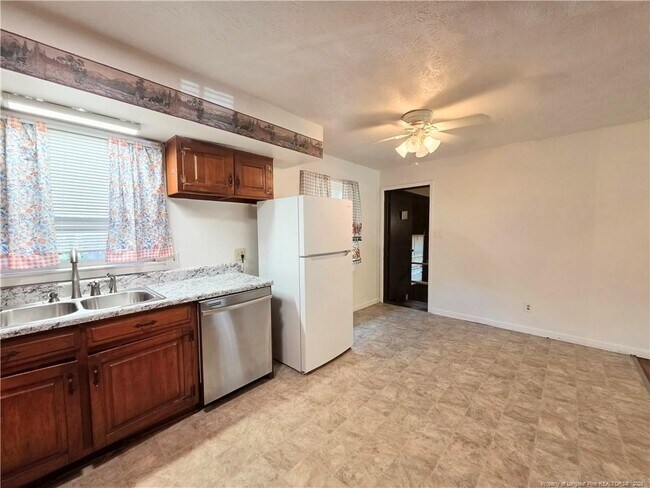 Building Photo - 5340 Docia Cir
