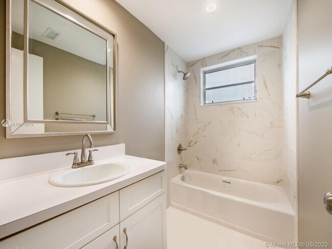 Building Photo - 5099 Ponce de Leon Blvd