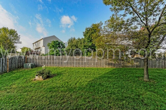Building Photo - Bright and Spacious 4 Bedroom Home | Bellevue
