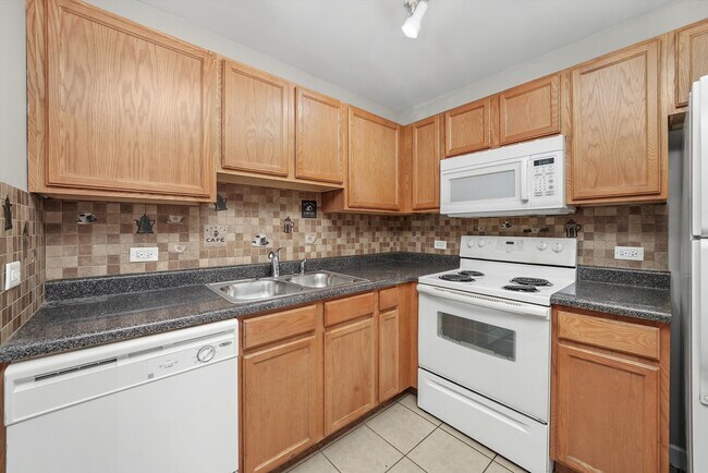 Building Photo - 3423 Ridgeland-301