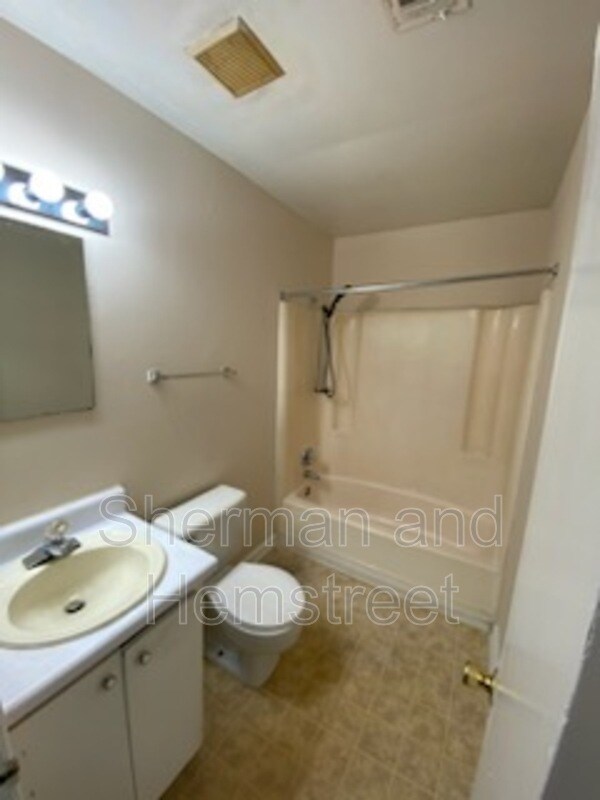 Building Photo - 2738 Blount Ave