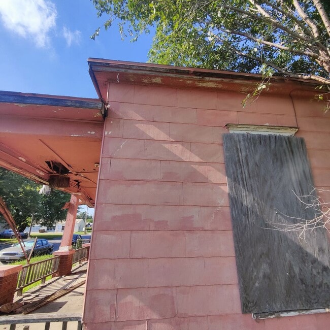 Building Photo - OWNER Finance Home with 10% DOWN