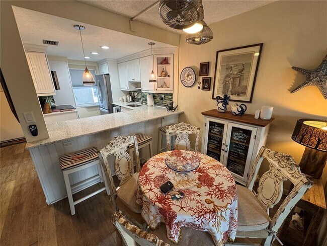 Building Photo - 1400 Tarpon Center Dr