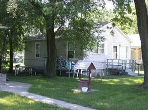 Building Photo - 2 bedroom House for Rent