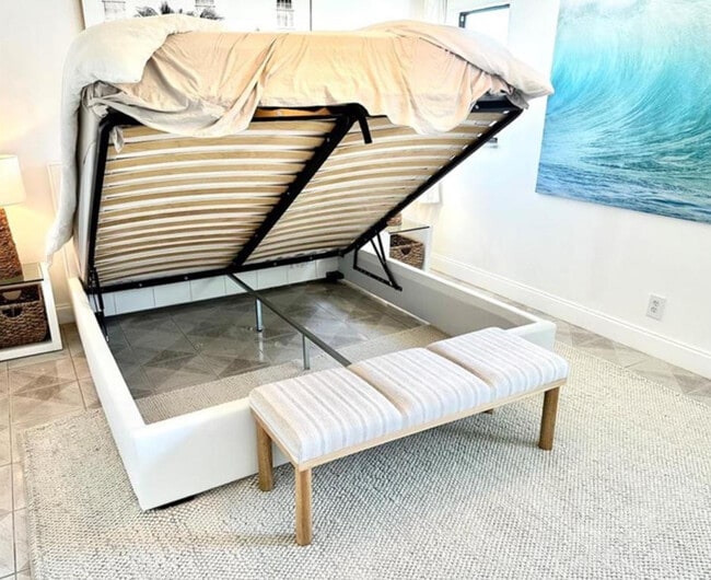 Building Photo - 1975 SE 3rd St