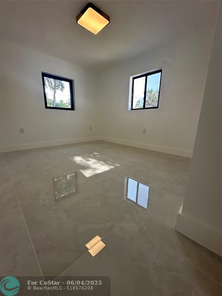 Building Photo - 4101 SW 48th Ct
