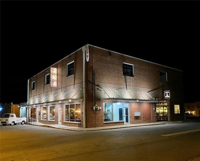 Building Photo - 111 S Main St