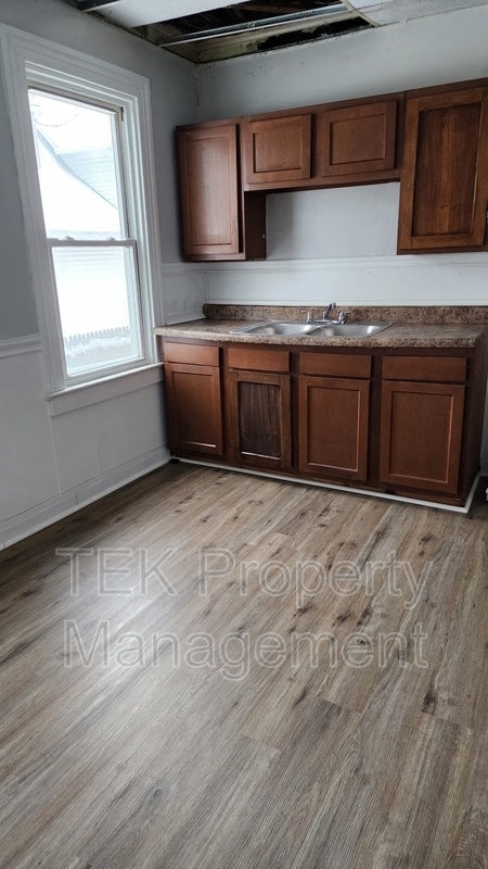 Building Photo - 541-543-543 Remington St