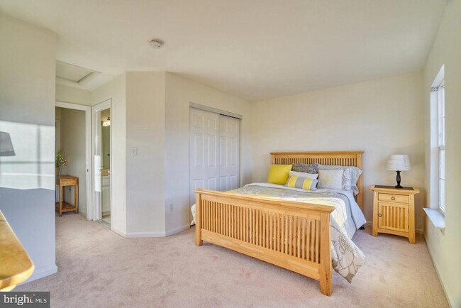 Building Photo - 3563 Sherbrooke Cir