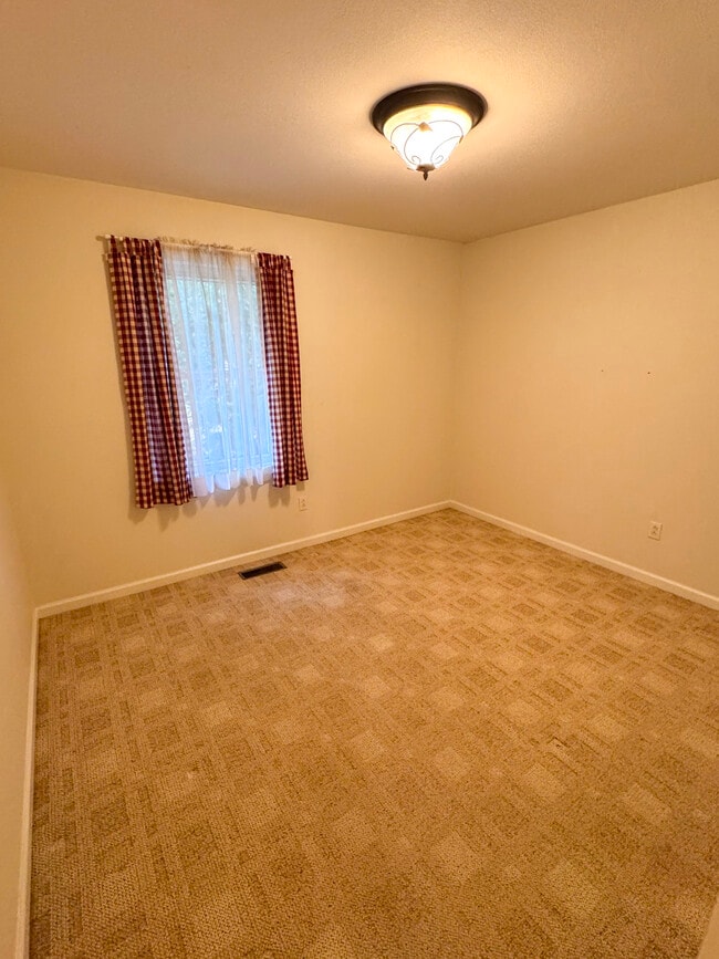 Building Photo - 74 Lockes Way