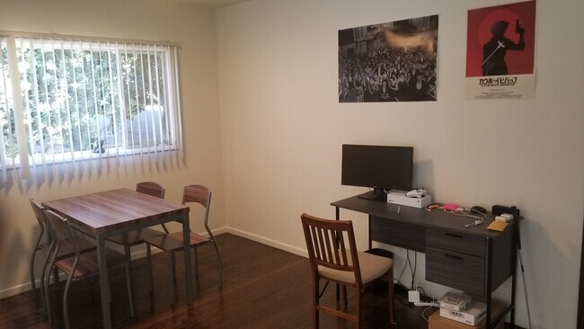 Dining room - 500 Midvale Ave