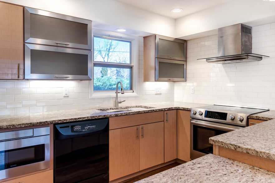 Building Photo - 565 Jack Pine Ct