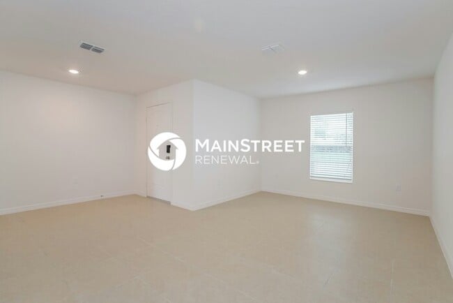 Building Photo - 4 Bedroom Pet-Friendly Home in Dundee, FL with Main Street Renewal