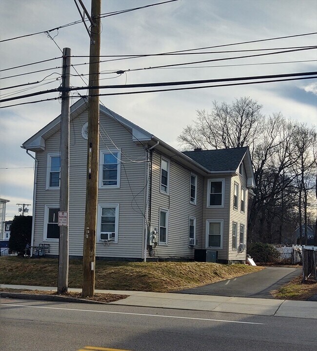 Building Photo - 96 Pleasant St