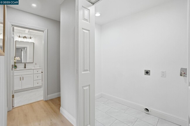 Building Photo - 289 Sierra Dr