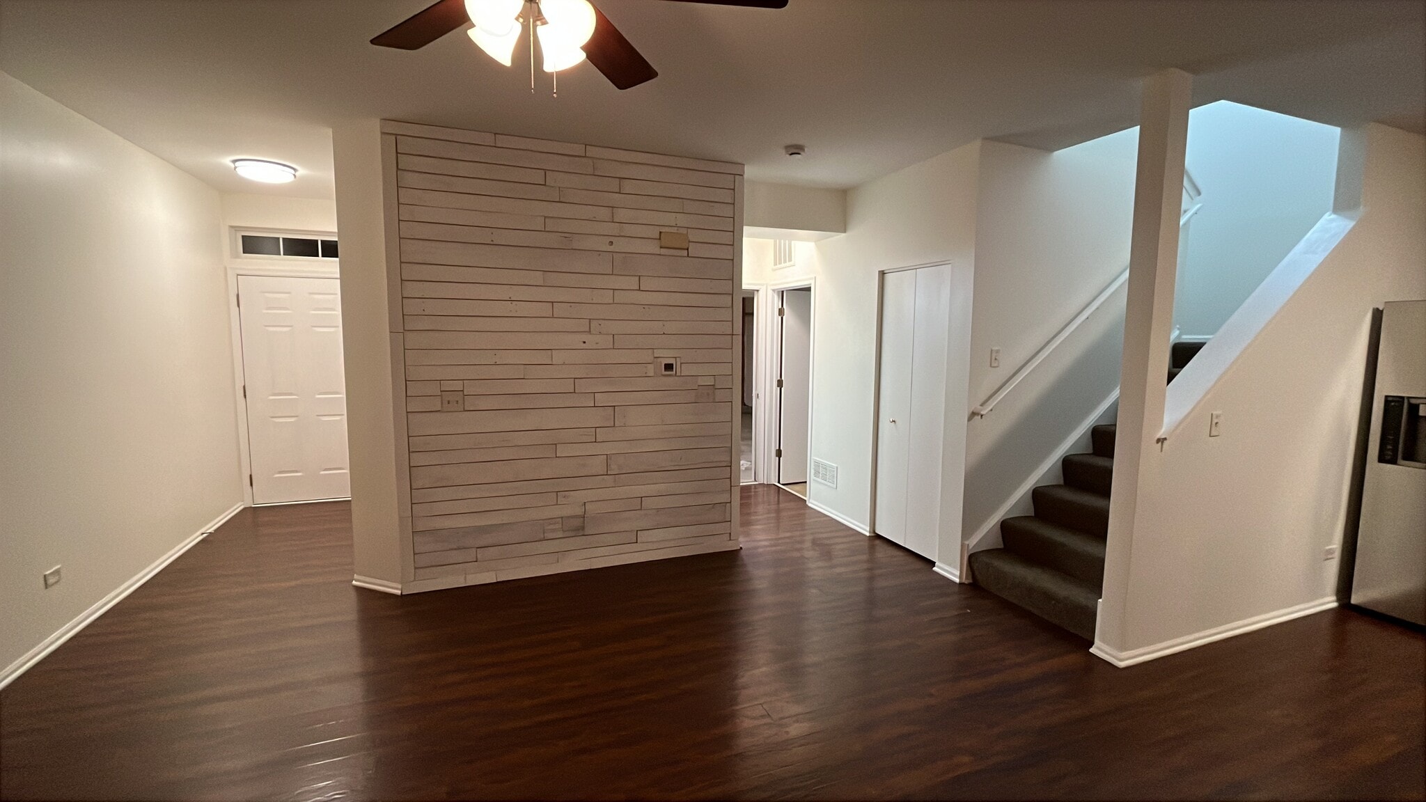 Building Photo - 1096 Clover Dr