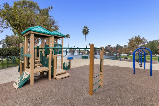 Building Photo - 24946 Ravenswood