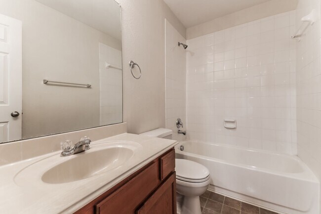 Building Photo - $1,795 4 Bed/2 Bath/2 Garage Ready for Move-in Forney Home in Windmill Farms