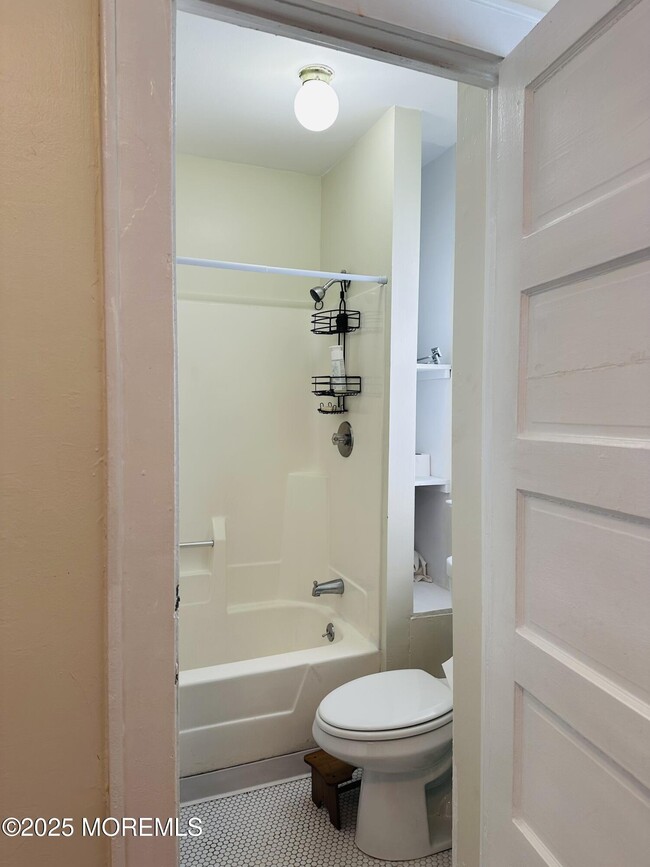 Building Photo - 213 Park Pl Ave