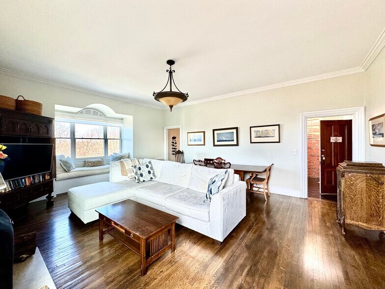 Primary Photo - 4 Monument Sq