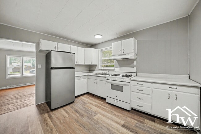 Building Photo - Three bedroom in Mishawaka