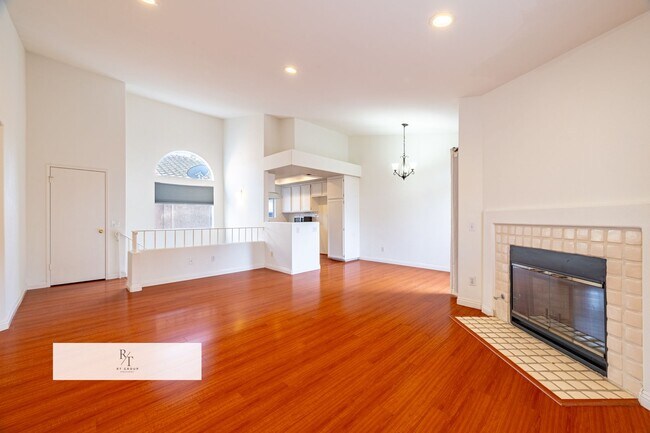 Building Photo - Bright Townhome in Sunset Community with Garage | Chino Valley USD