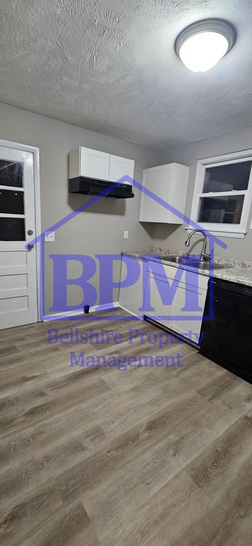 Building Photo - Affordable 2 Bed, 1 Bath Duplex in Madison...