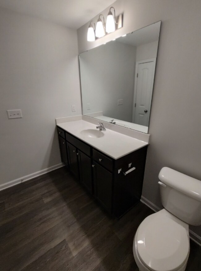 Building Photo - Move in Ready! Easy & Quick move-in process