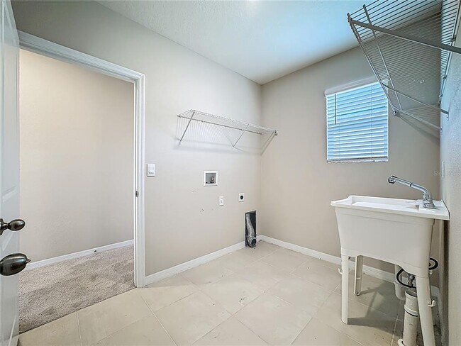 Building Photo - 13071 Brookside Moss Dr
