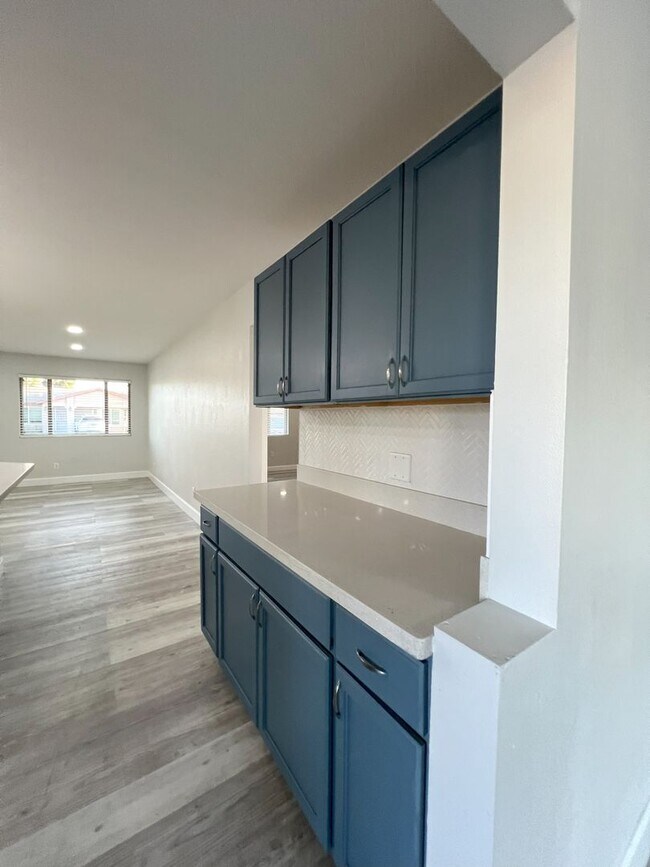 Building Photo - REMODELED 3 BEDROOM PLUS BONUS ROOM/BEDROOM. GREAT BACKYARD