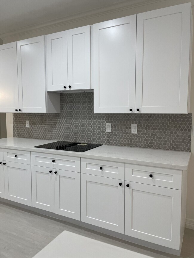 Building Photo - 5622 Lake Pl Dr