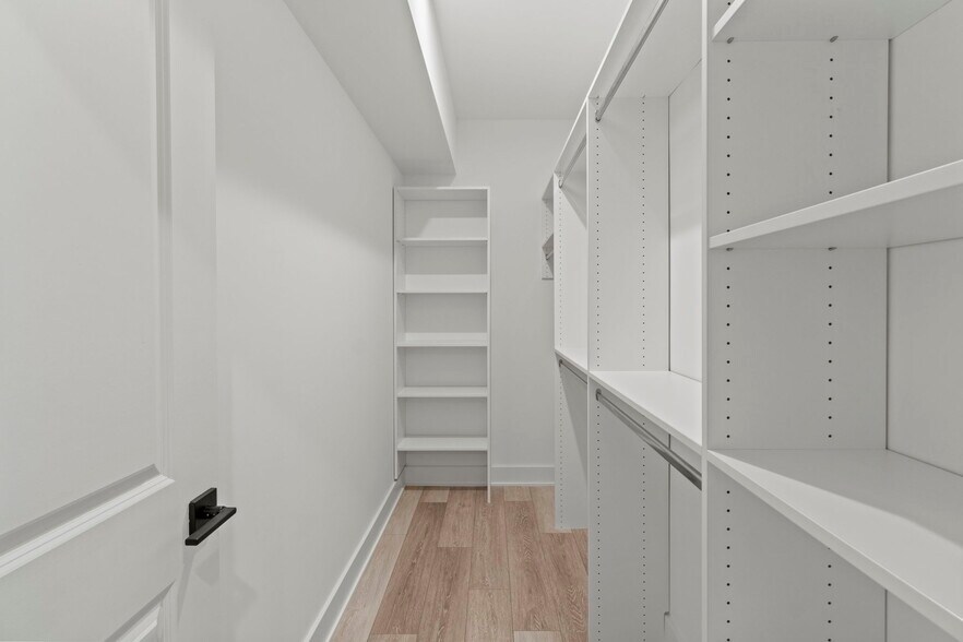 Building Photo - 2625 W Jefferson St