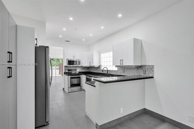 Building Photo - 1251 Hayes St