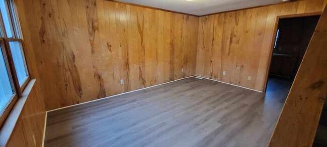 Building Photo - Townhome