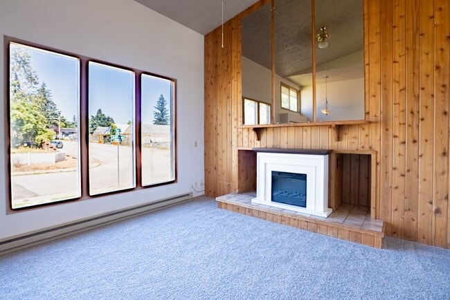 Building Photo - 3328 E 34th Ave