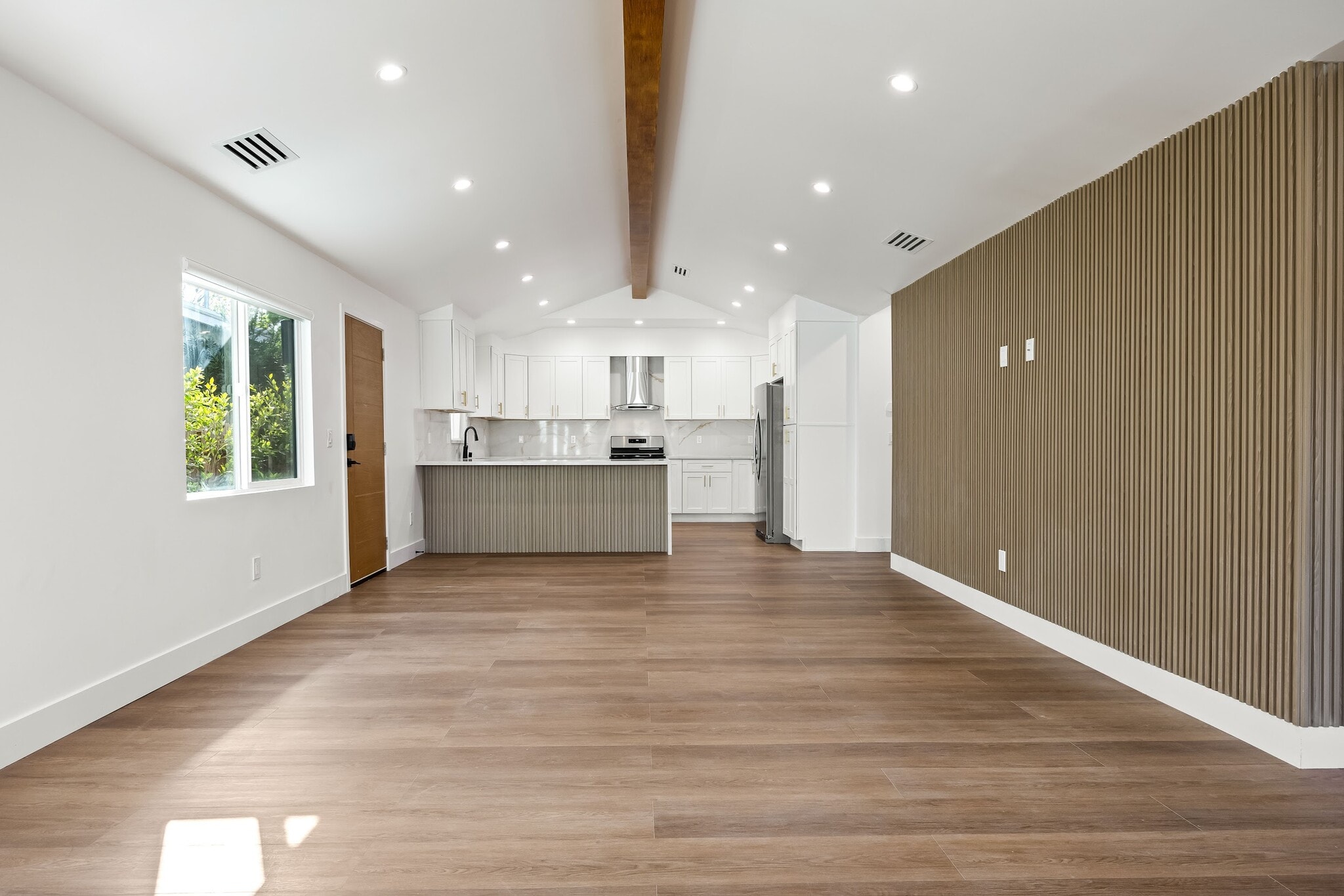 Building Photo - 212 W 64th St