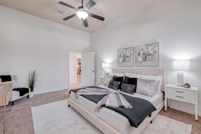 Building Photo - 2213 Lookout Range Dr