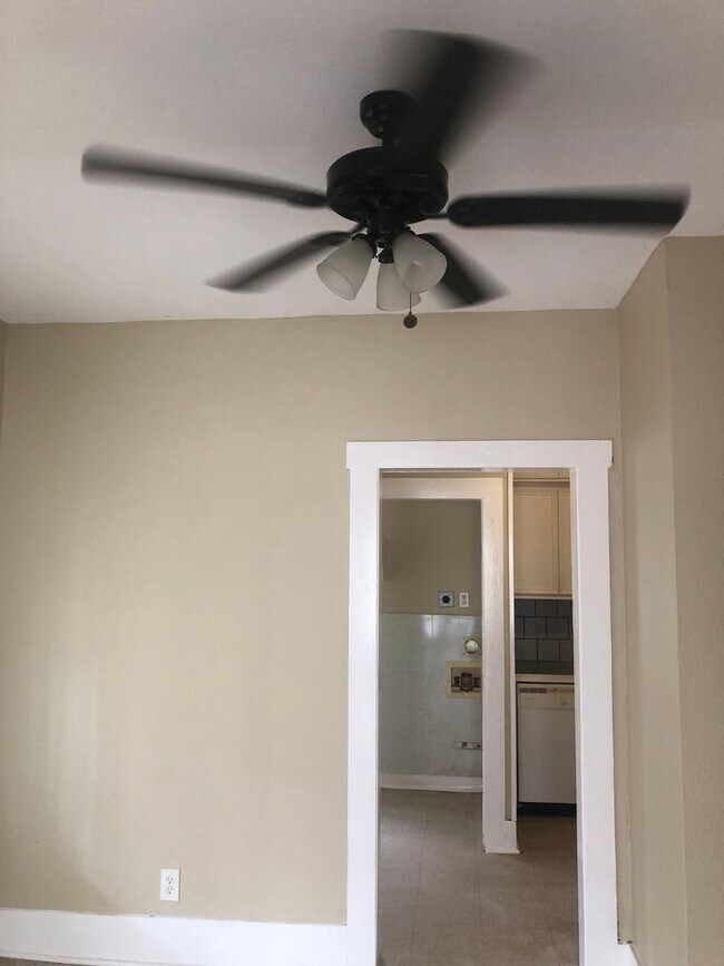 Building Photo - Charming Uptown Duplex in the Heart of Dow...