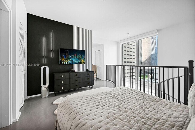 Building Photo - 300 S Biscayne Blvd