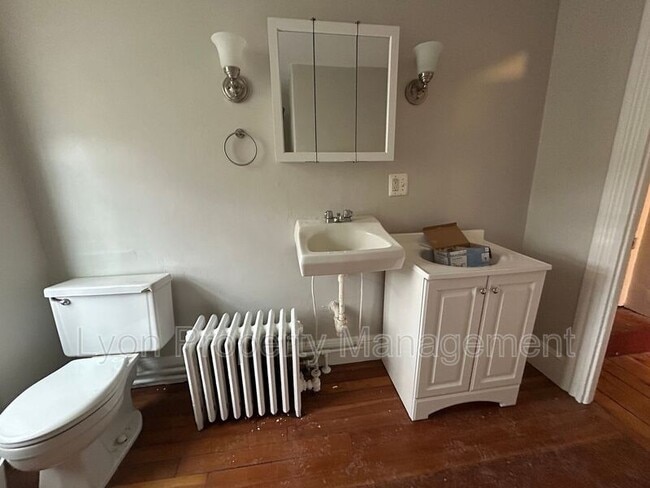 Building Photo - 44 7th St