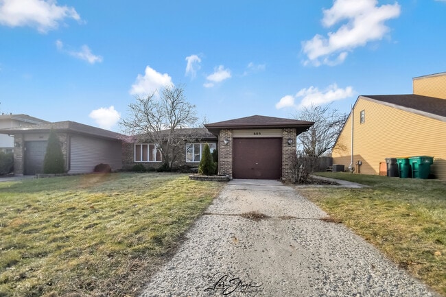 Building Photo - 605 S Raven Rd